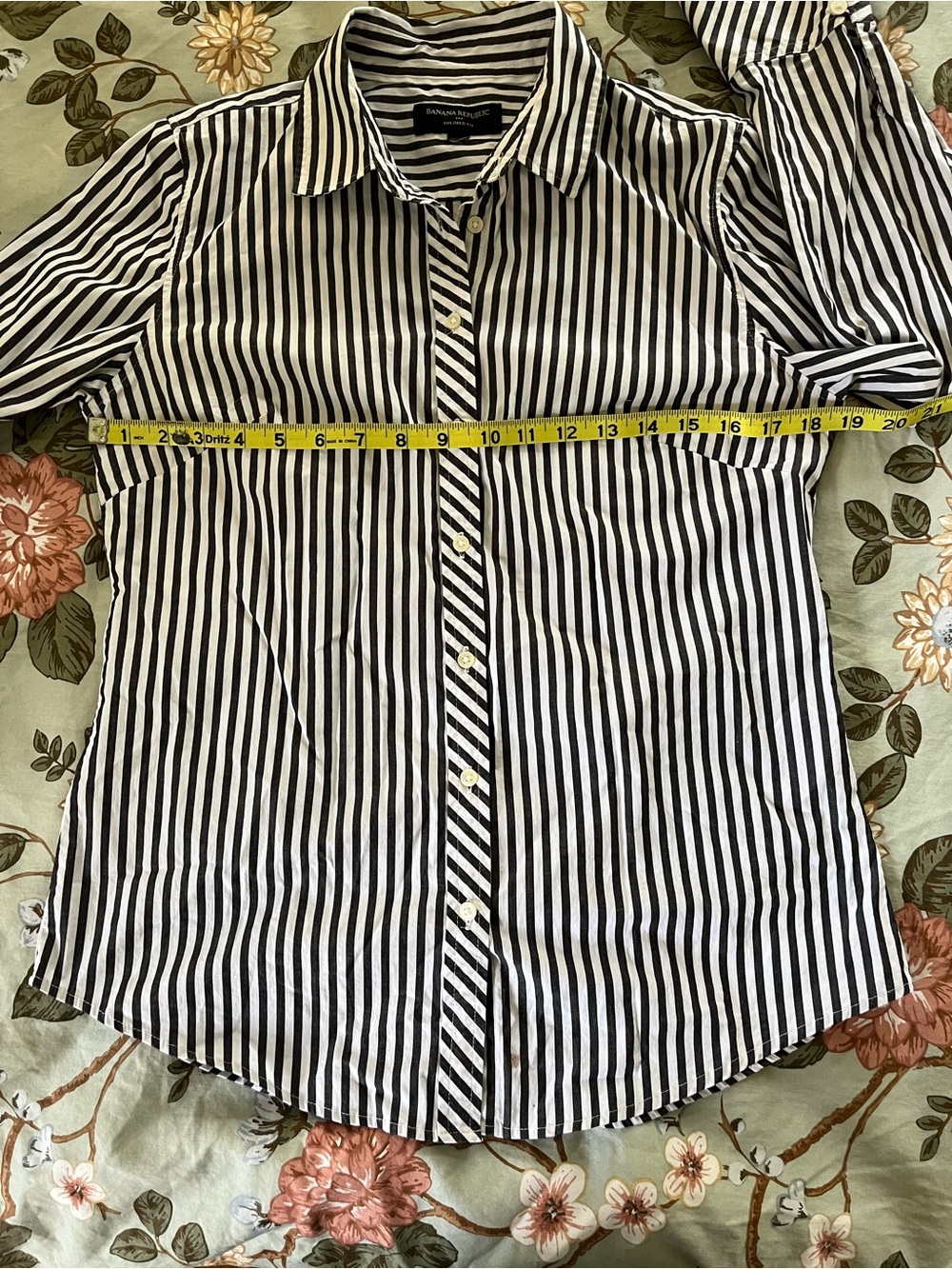 🌟Banana Republic Black and White Tailored Button Down Size 8 - Picture 4 of 6